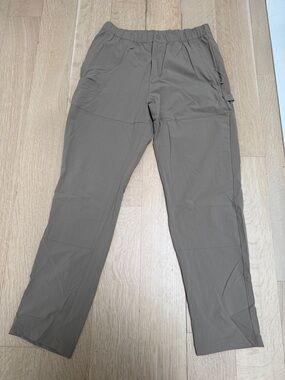 ALO Men's Lightweight pants  - Taupe